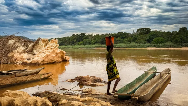Le long des rives d’un fleuve à Madagascar